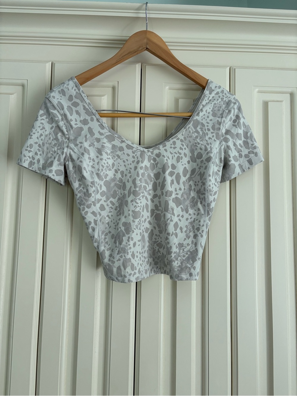 Lululemon Align Animal Print Short Sleeve Athletic Cropped T-Shirt Top Size XXS